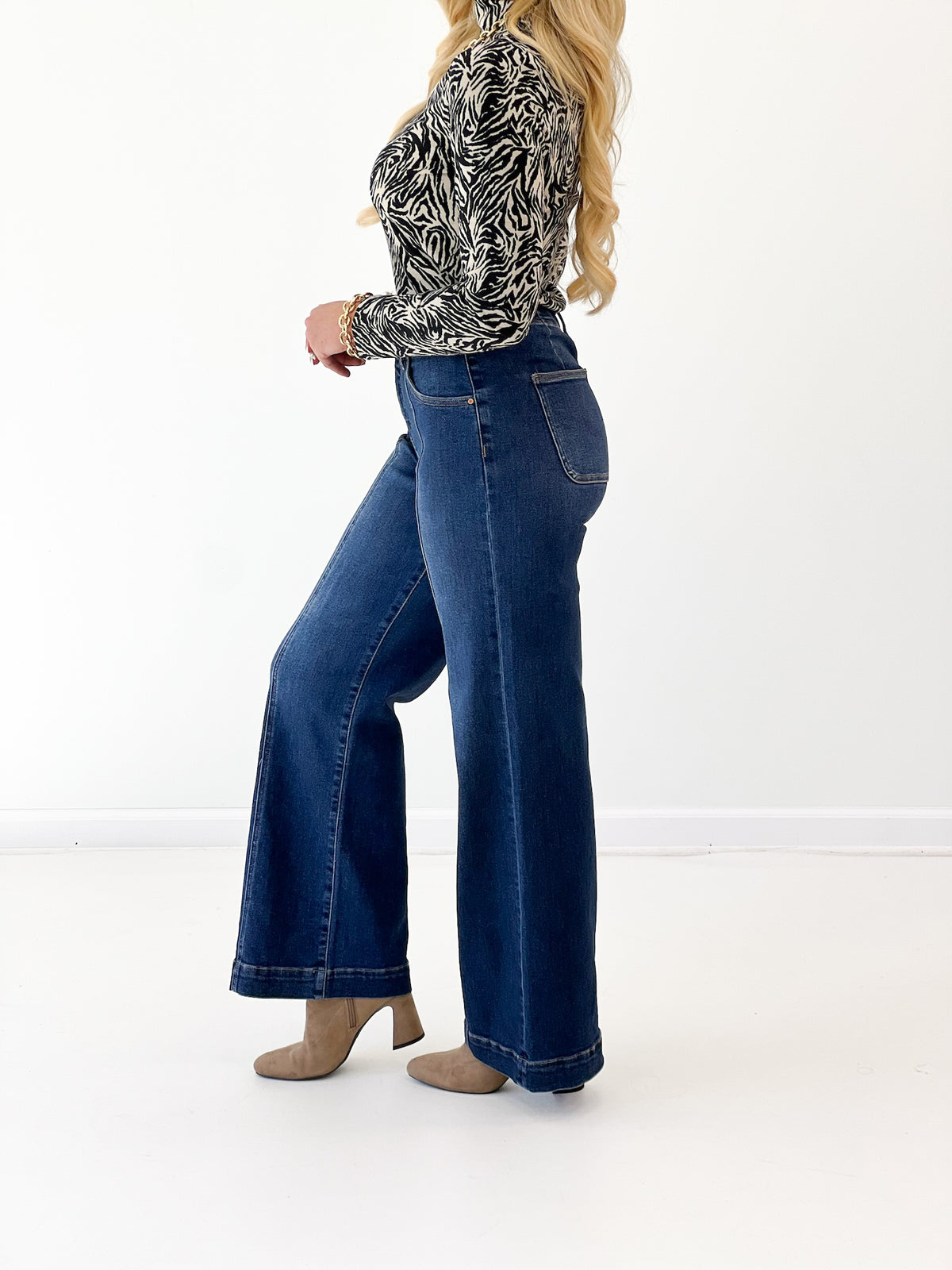 Dark mid-rise wide-leg denim jeans with back yoke and patch pockets