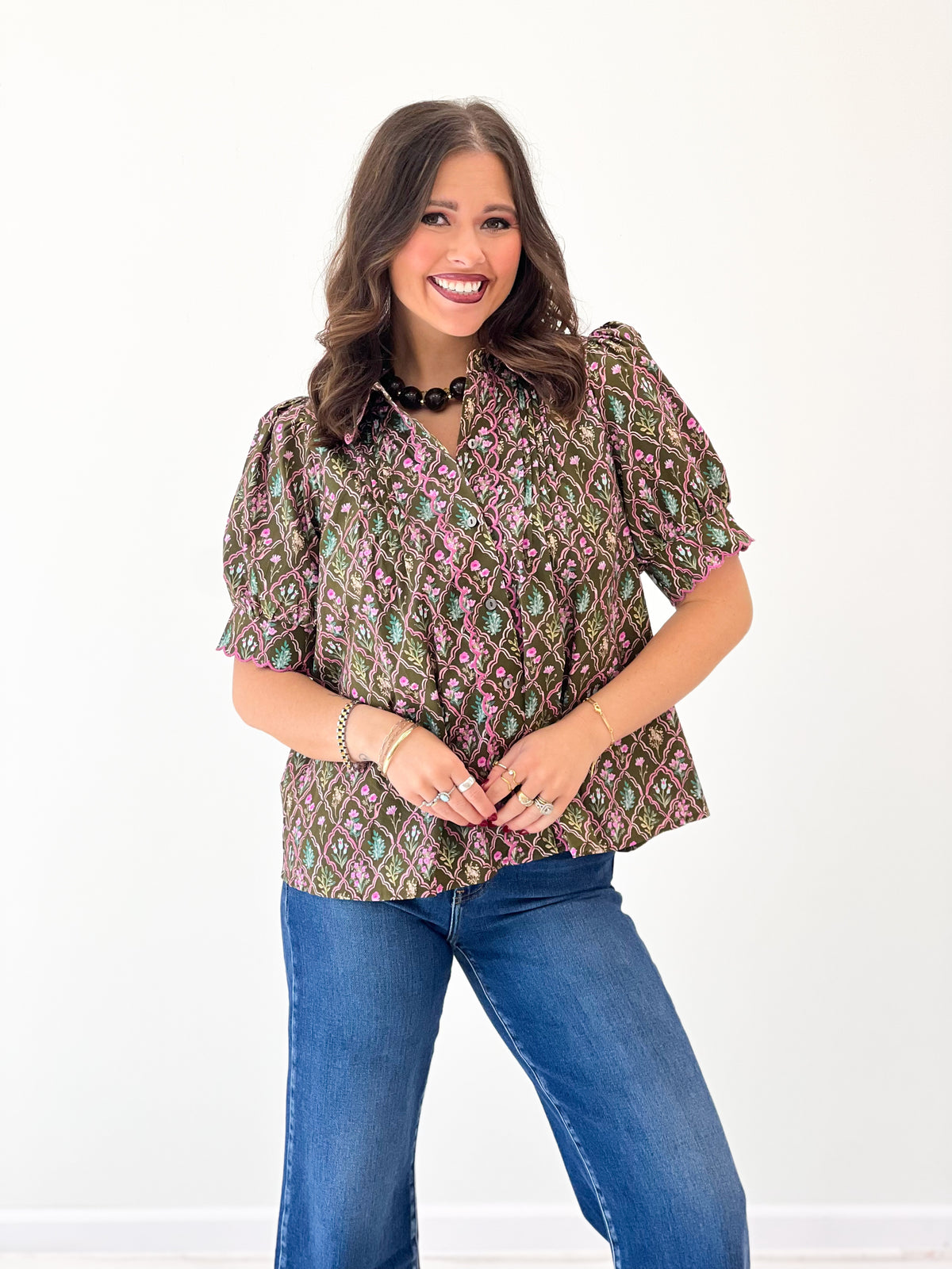 Floral pintuck puff-sleeve top with V-neck and patterned dark brown base