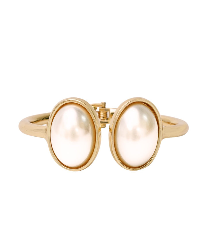Golden Stella Oval Pearl End Cuff Bracelet in Gold/Cream