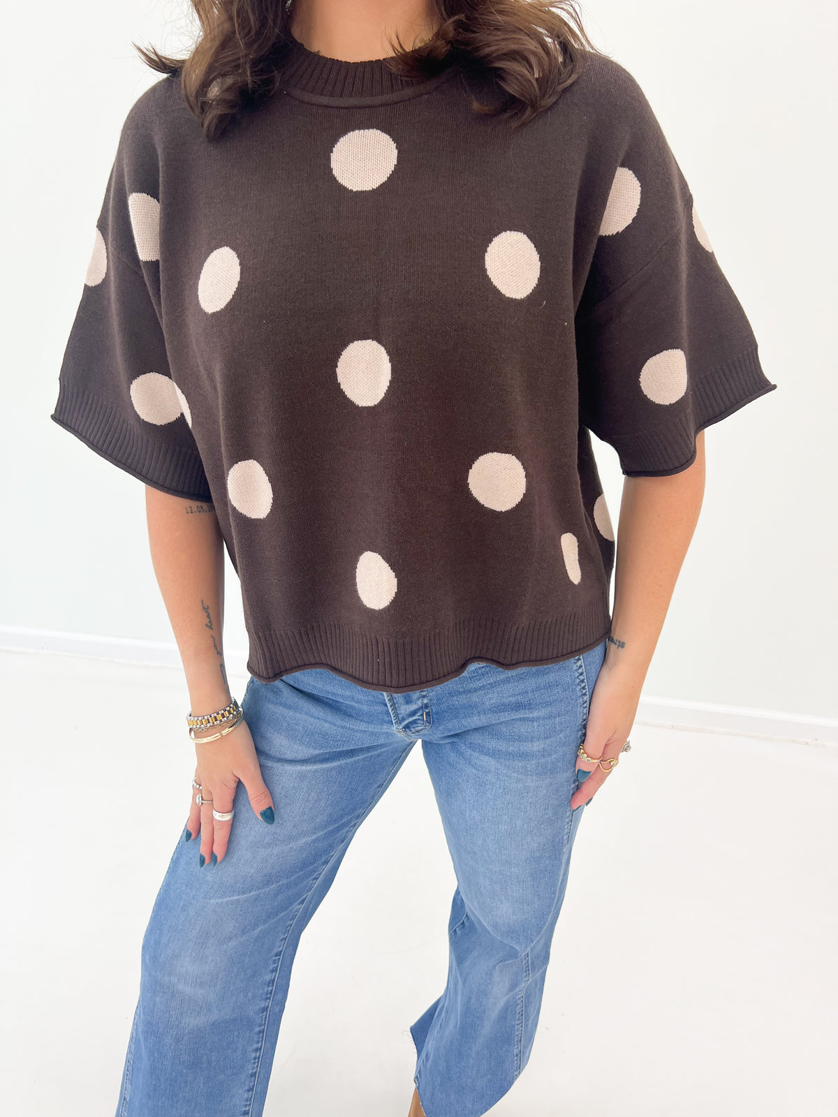 Brown polka dot round-neck sweater top with short sleeves and ribbed trim