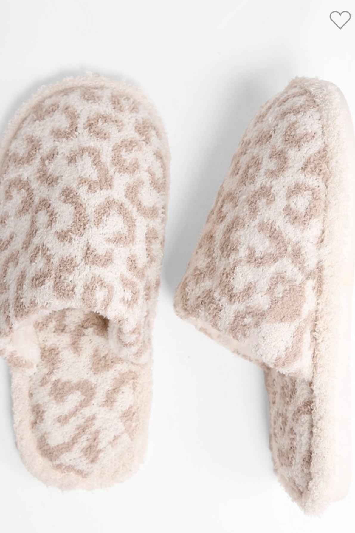 Beige leopard print slipper with a cushioned sole