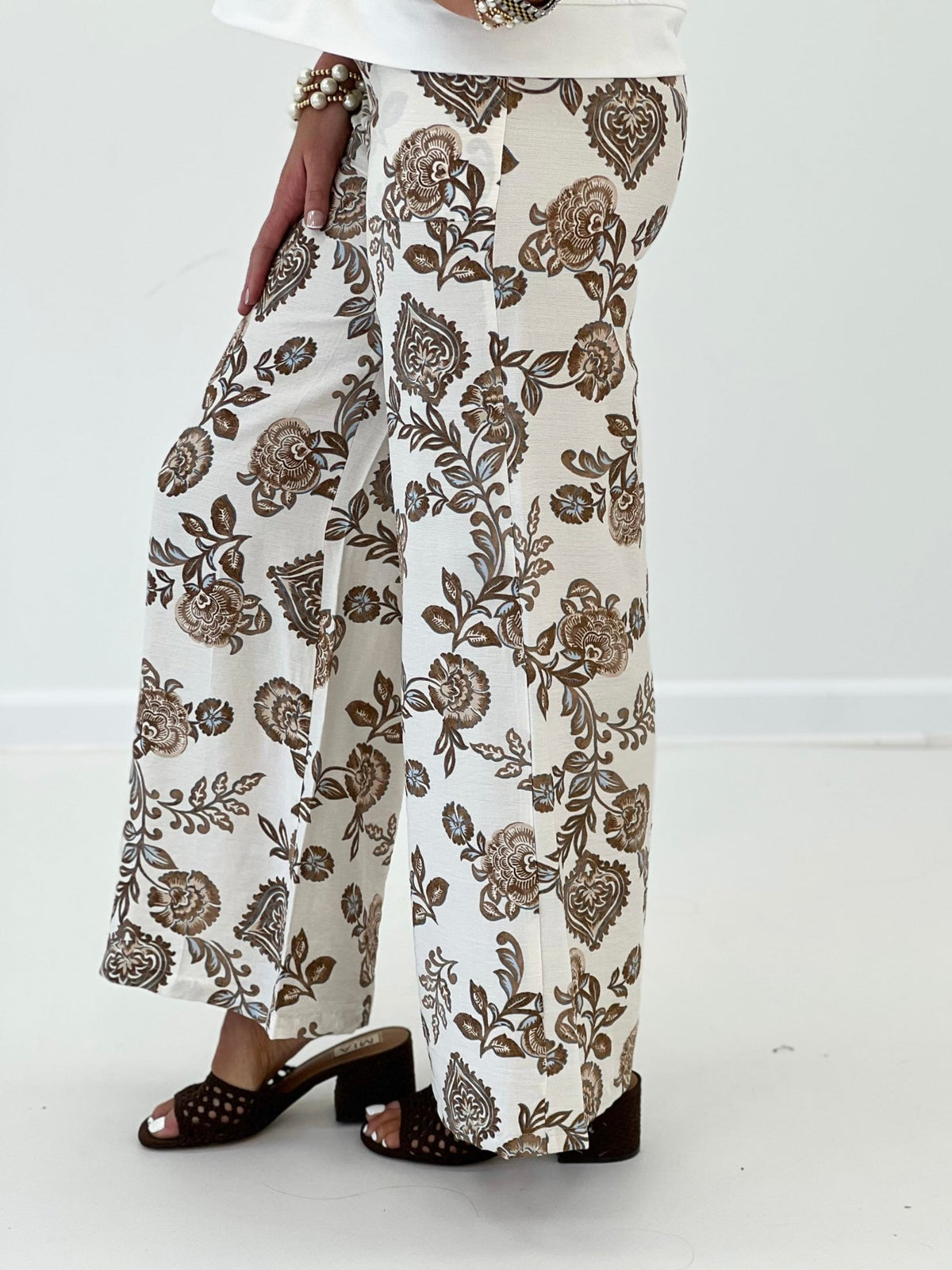 Wide leg floral pants with a straight hem