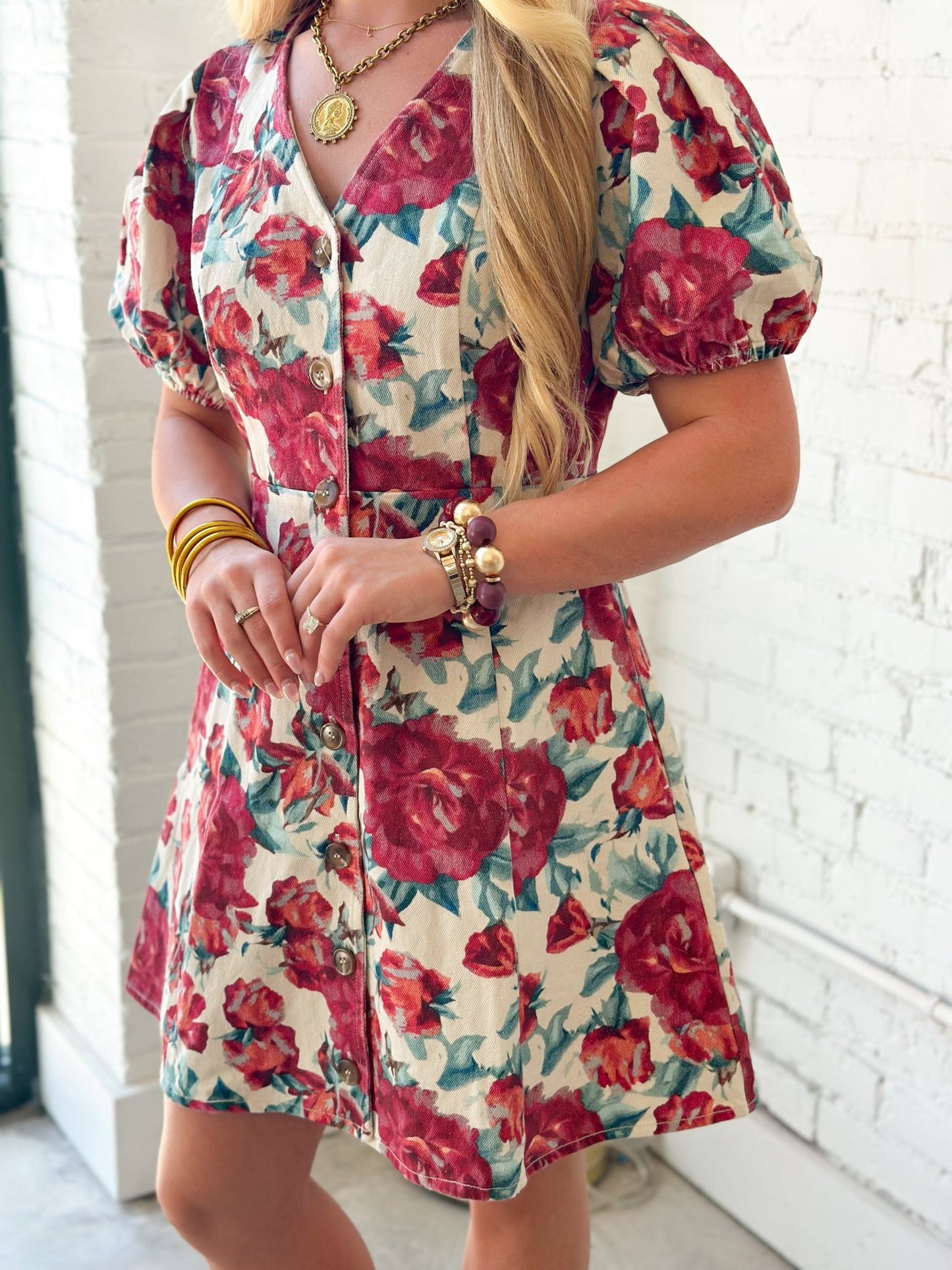Allover floral print on a short sleeve ecru dress