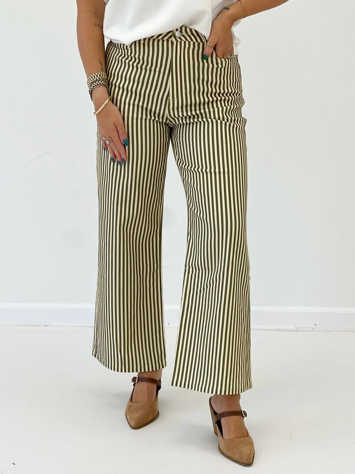 Striped pants with an elastic waist
