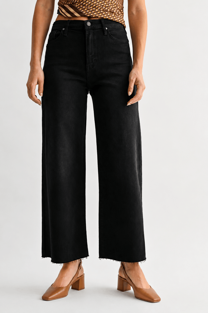 Wide leg jeans with a scissor cut raw hem