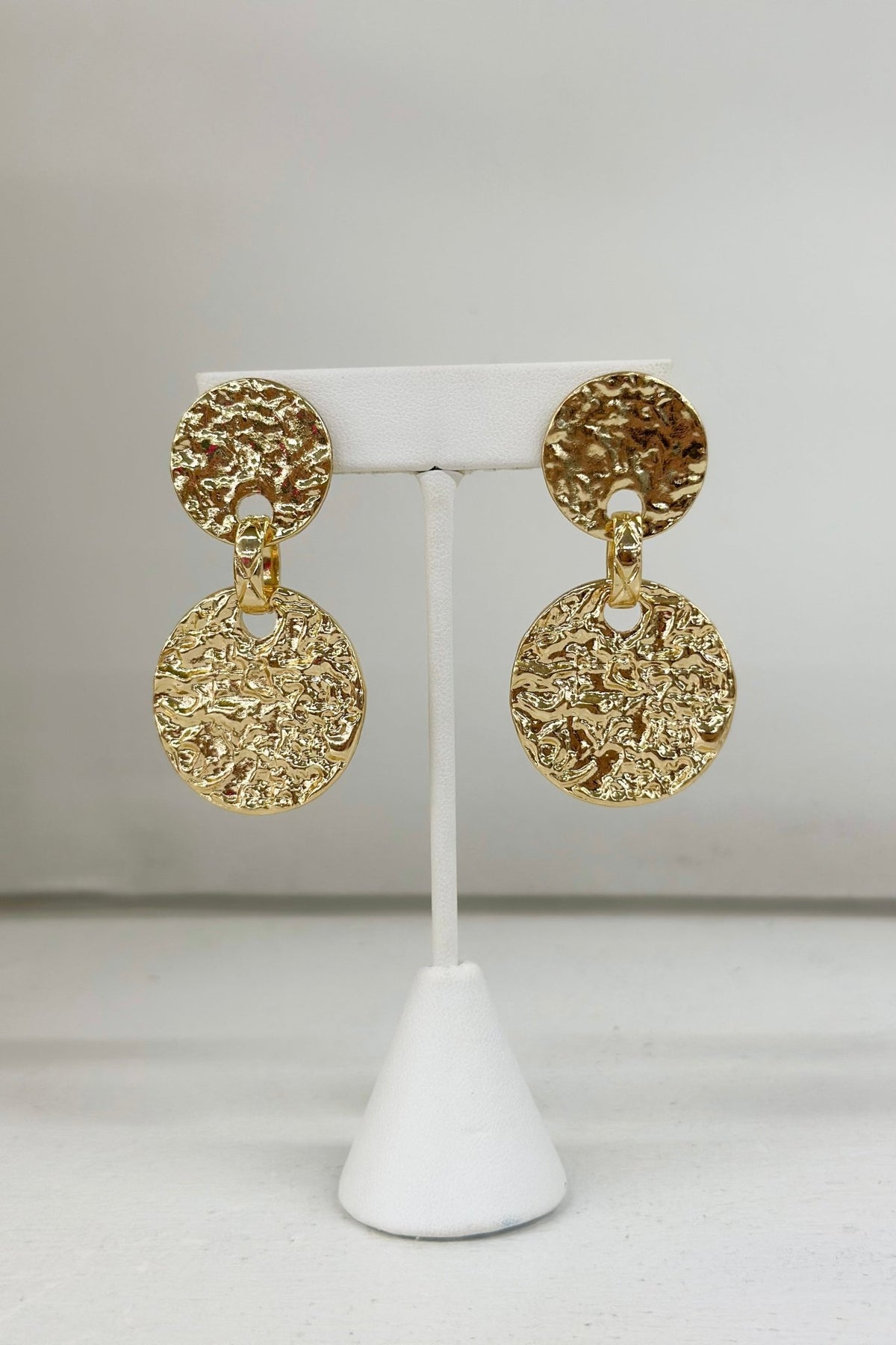 Linked disk earrings with a hammered texture