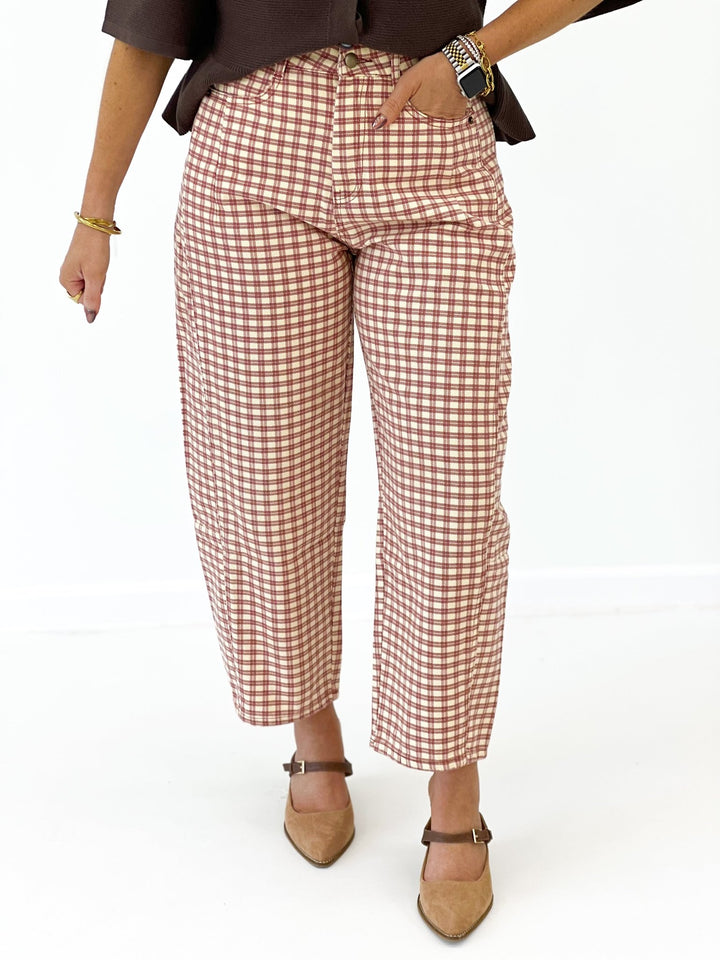 Mini check print pants with a barrel leg shape