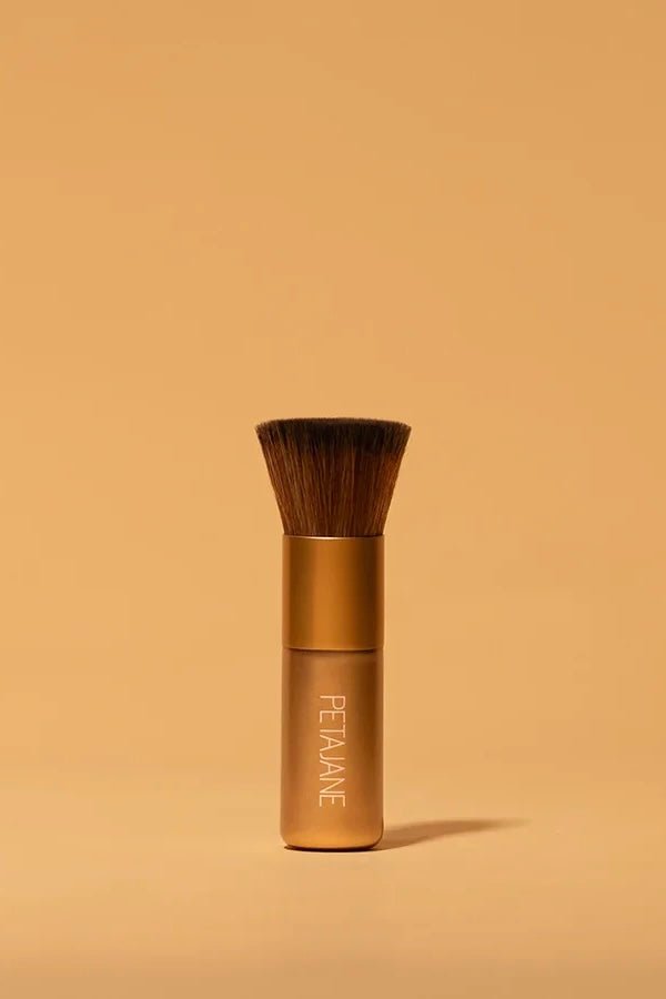 Face perfecting brush for blending self tanner