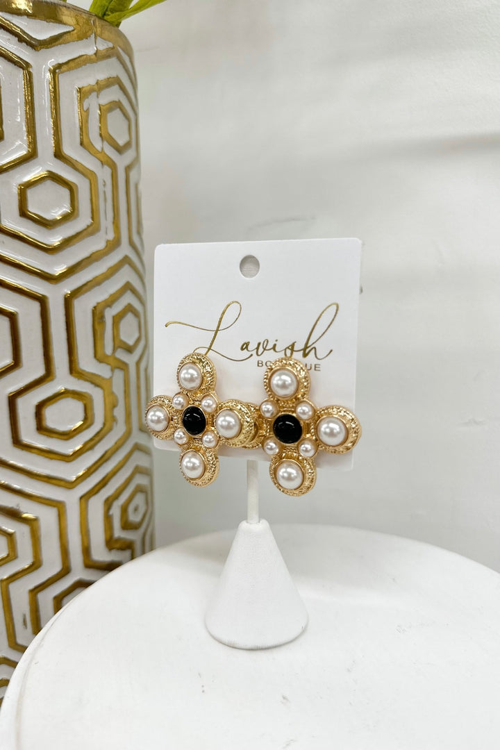 White and black pearl clover earrings with a textured finish
