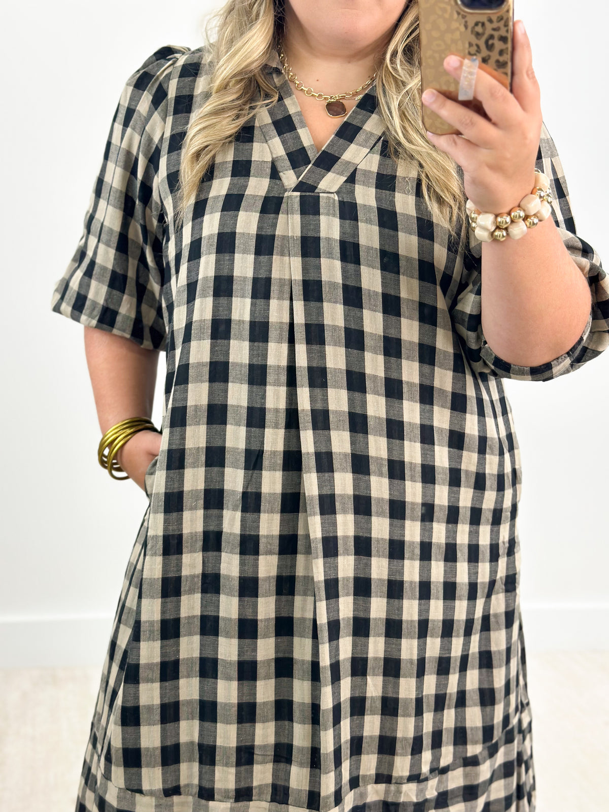 Checkered midi dress with open collar and short puff sleeves, navy and cream plaid