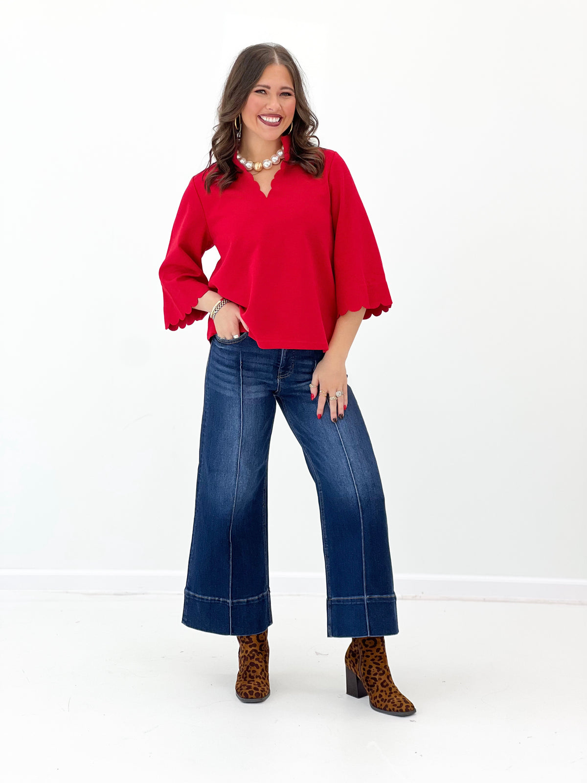 Jodifl Scallop Trim V-Neck 3/4 Sleeve Top