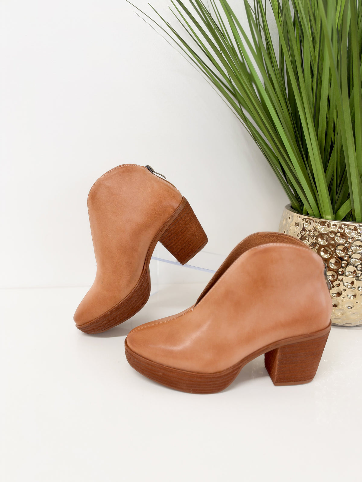 Antelope Easten Leather Block Heel Low Boot