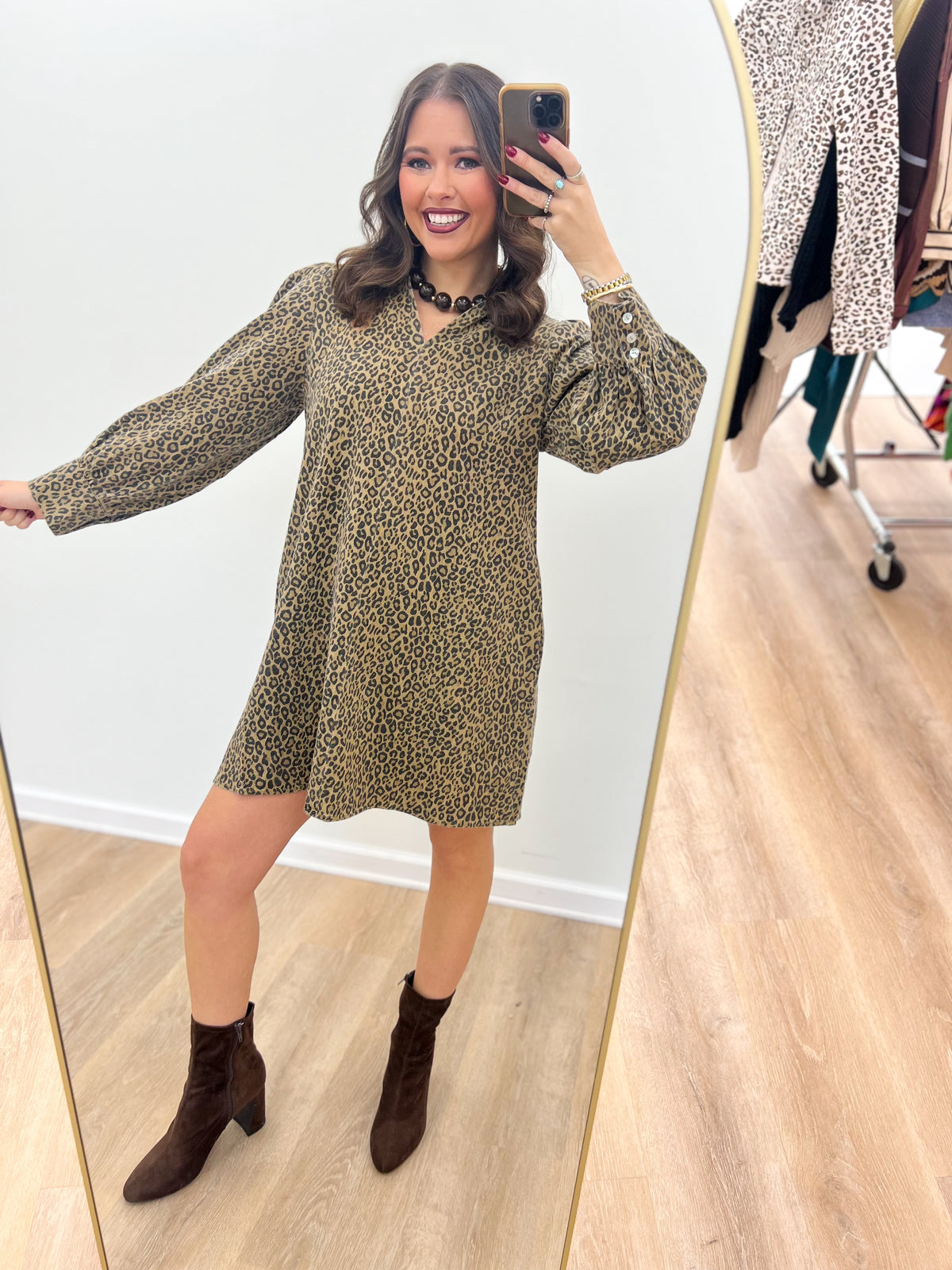 Leopard print V-neck puff-sleeve dress, knee-length loose fit