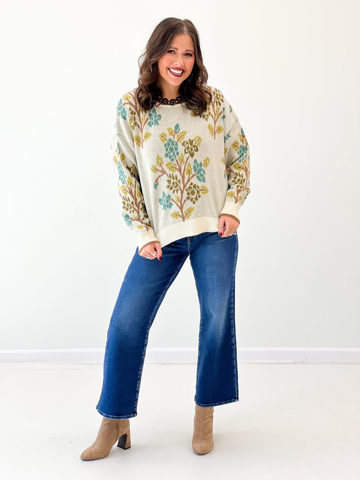 Cream tree-printed sweater top with crew neck, long sleeves, ribbed cuffs and hem
