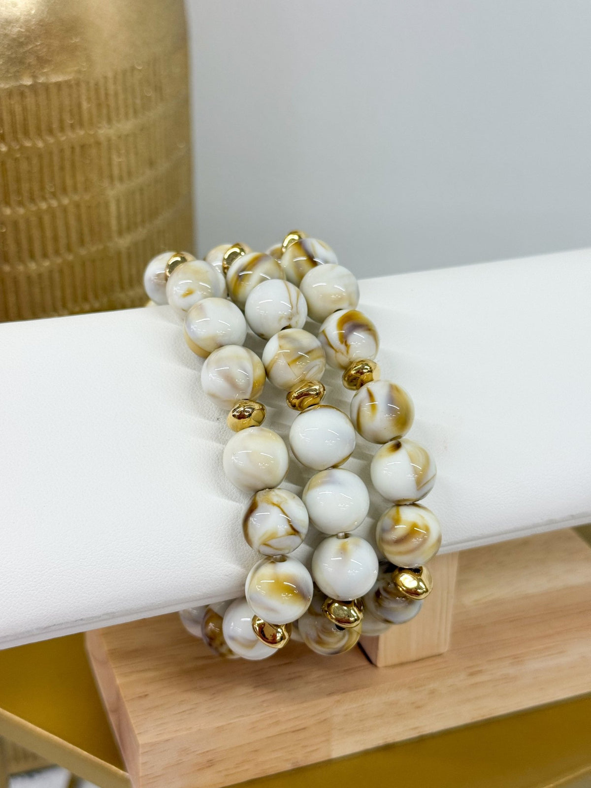 Triple-strand bracelet of round beads