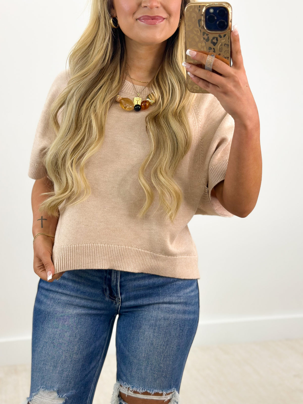 Oatmeal/beige short-sleeve knit sweater top with crew neck, relaxed fit