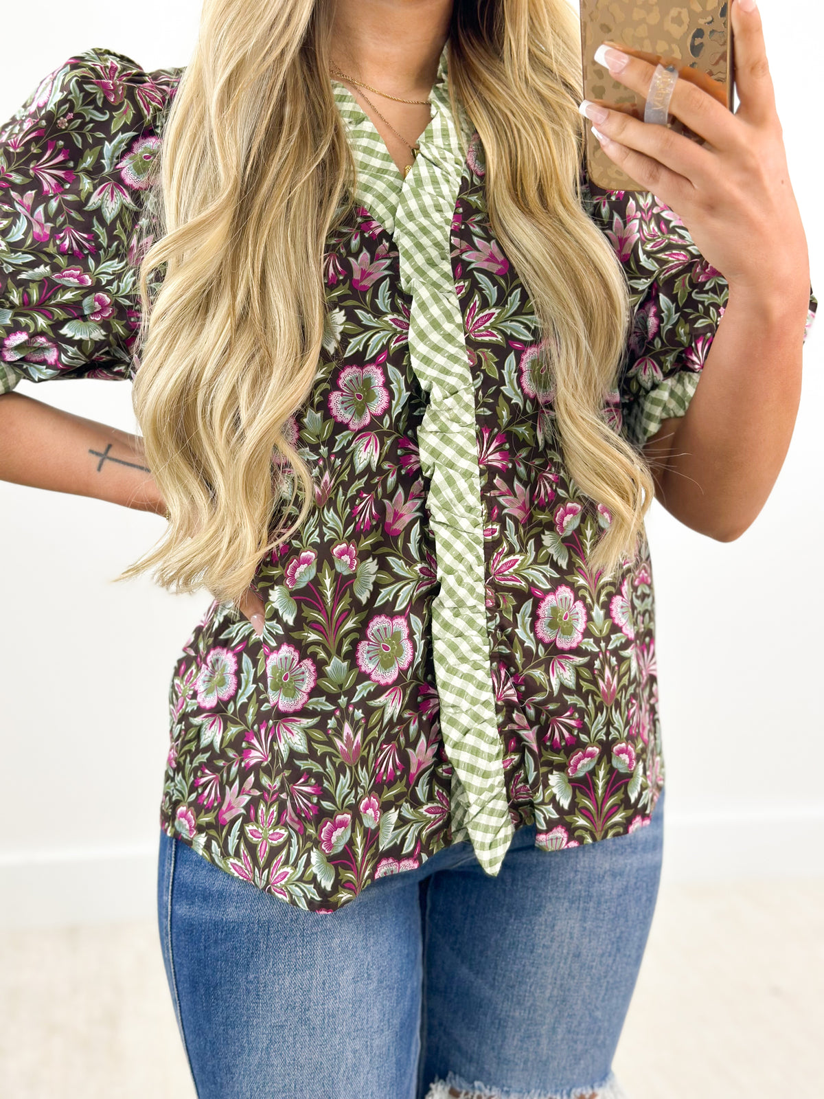 Entro V-Neck Detailed Puff Sleeve Top