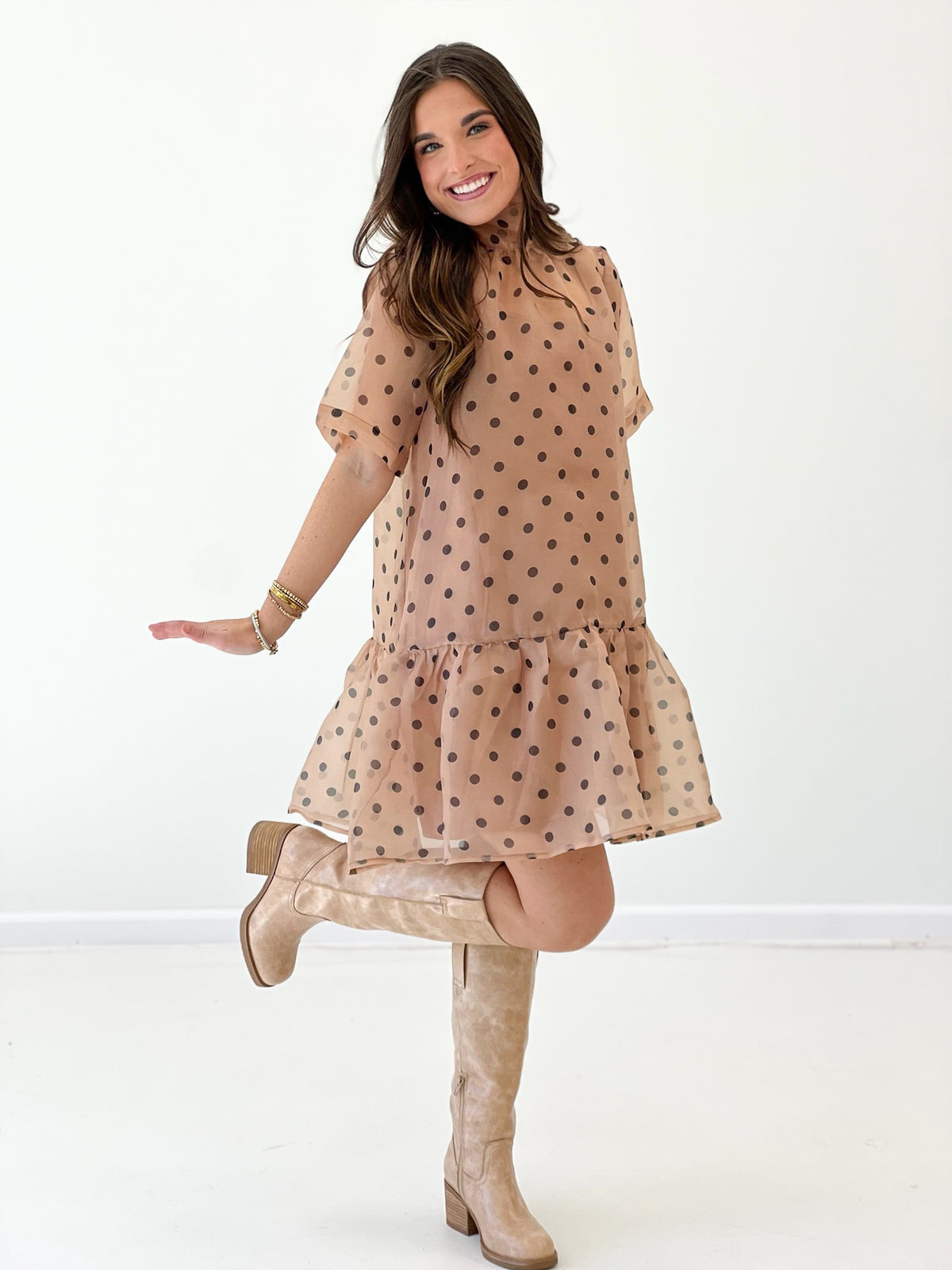 Ecru polka dot mini dress with short sleeves and gathered ruffle hem