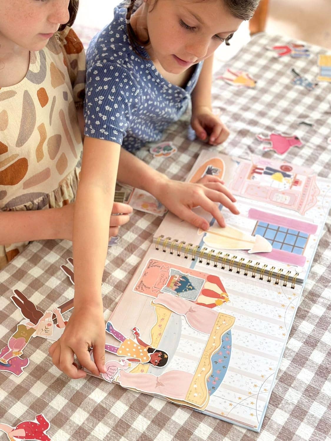 Paper Doll Play: Magical Paper Dolls