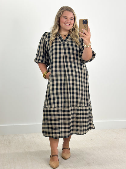 Checkered wide-open collared midi dress with short sleeves, navy and cream plaid
