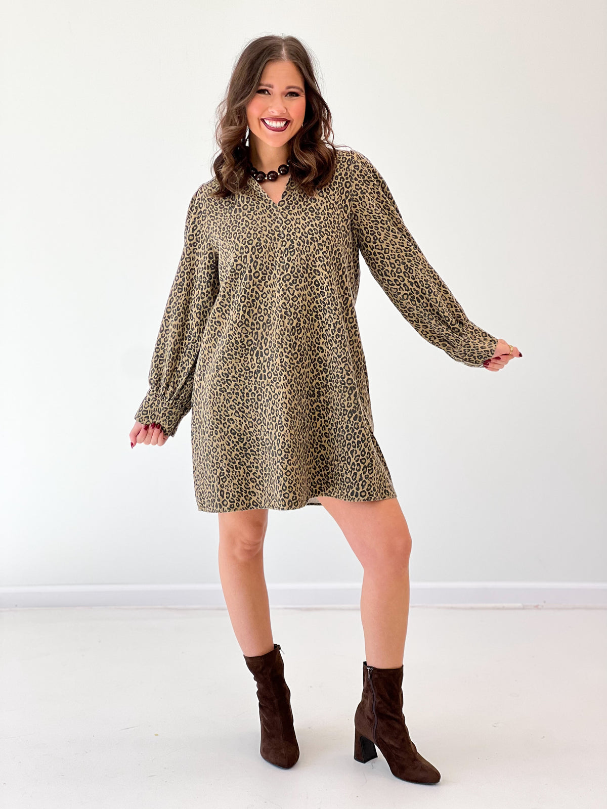 Leopard print V-neck puff-sleeve dress with flowing A-line skirt