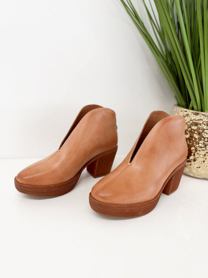 Antelope Easten Leather Block Heel Low Boot
