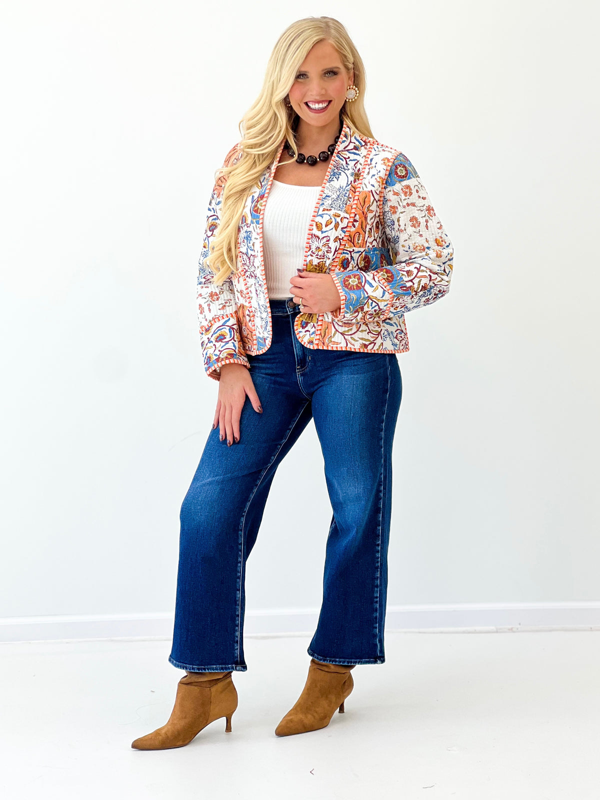 Quilted kimono-style jacket with multicolor print and open front, long sleeves