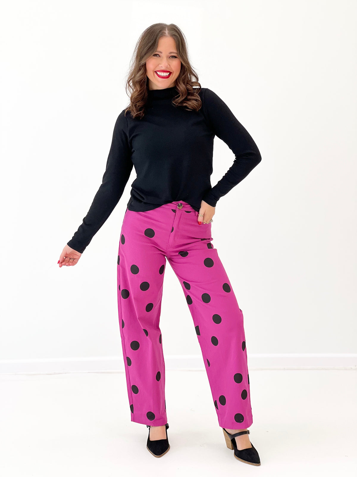 Magenta polka dot wide-leg stretch pants, black dots, side pockets and belt loops