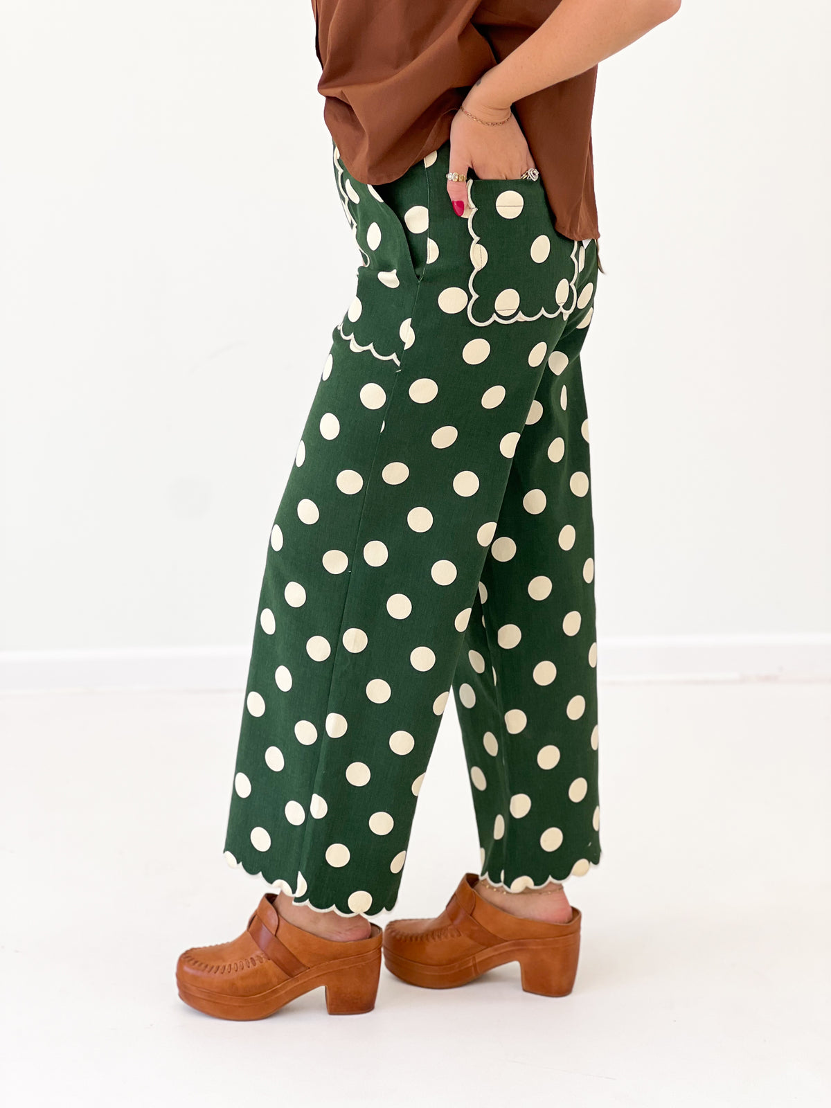 Green polka dot wide-leg pants, elastic waist, scalloped cuffs
