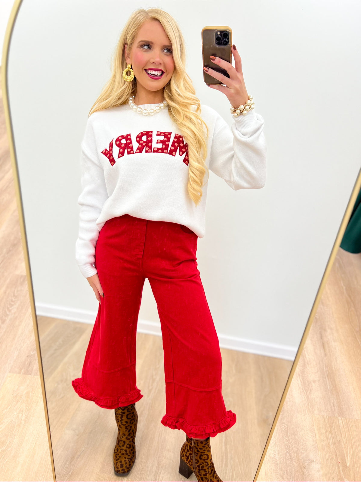 Off-white Christmas sweater with red 'MERRY' print and red detachable knit scarf, cuffed sleeves