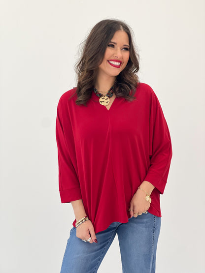 V-neck quarter-sleeve top in red with loose silhouette and three-quarter sleeves
