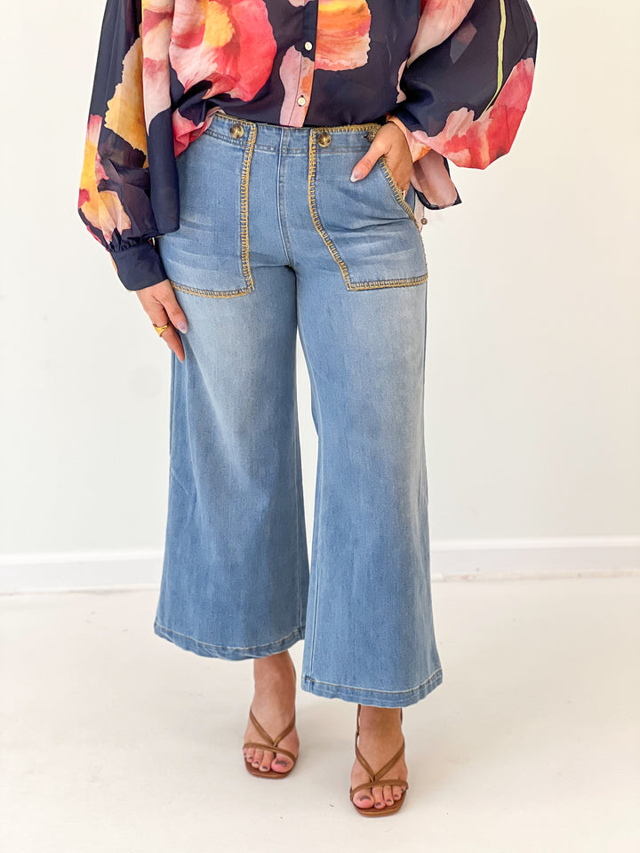 Denim wide-leg cropped pants with two front patch pockets and yellow contrast stitching