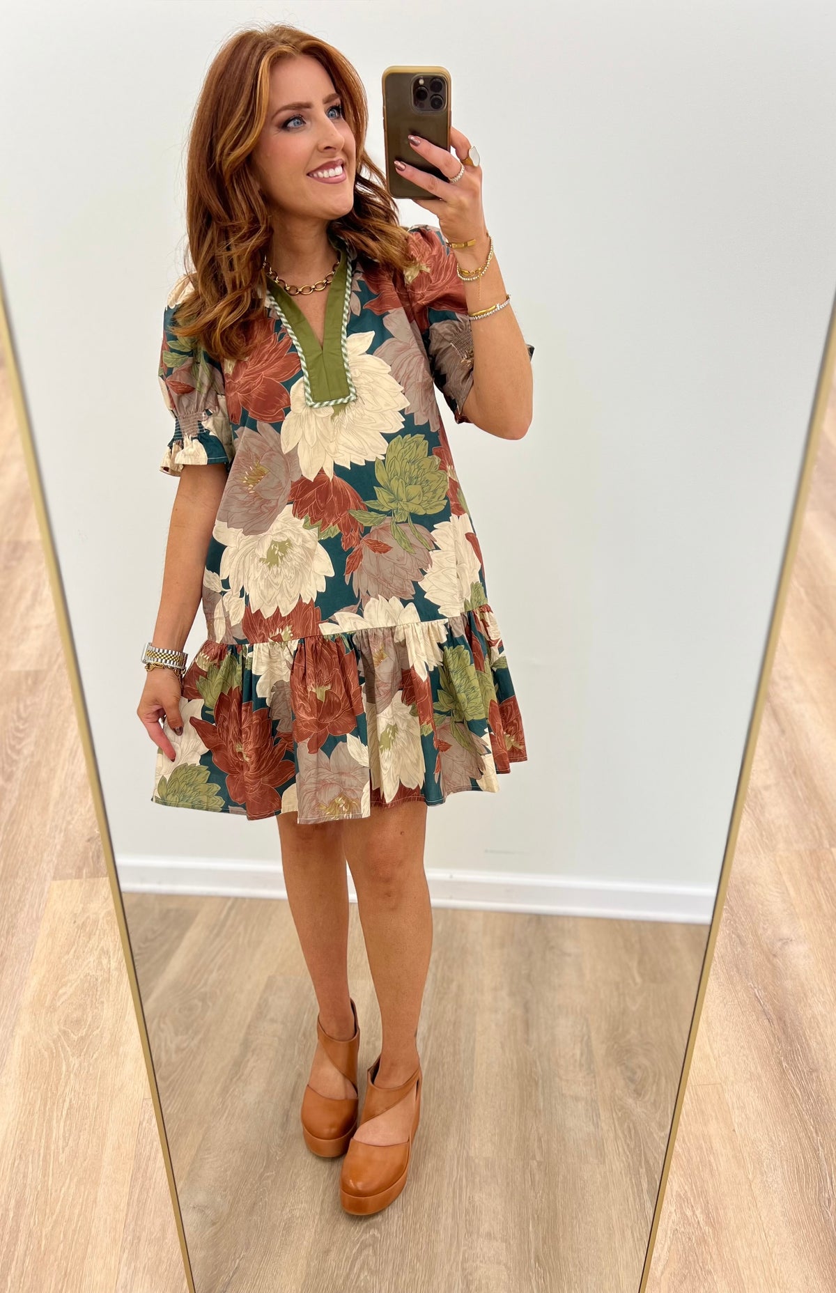 Floral ruffle dress with elastic short sleeves, multicolor print, V-neck, above-knee