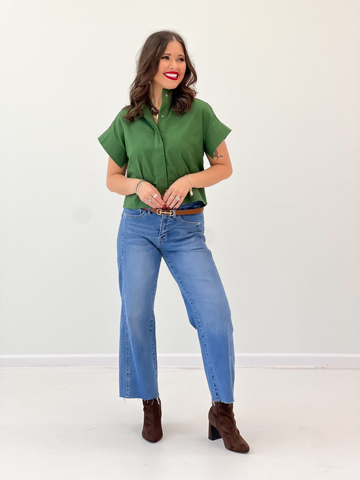 Green solid high-collar short-sleeve button-up top with button placket detail