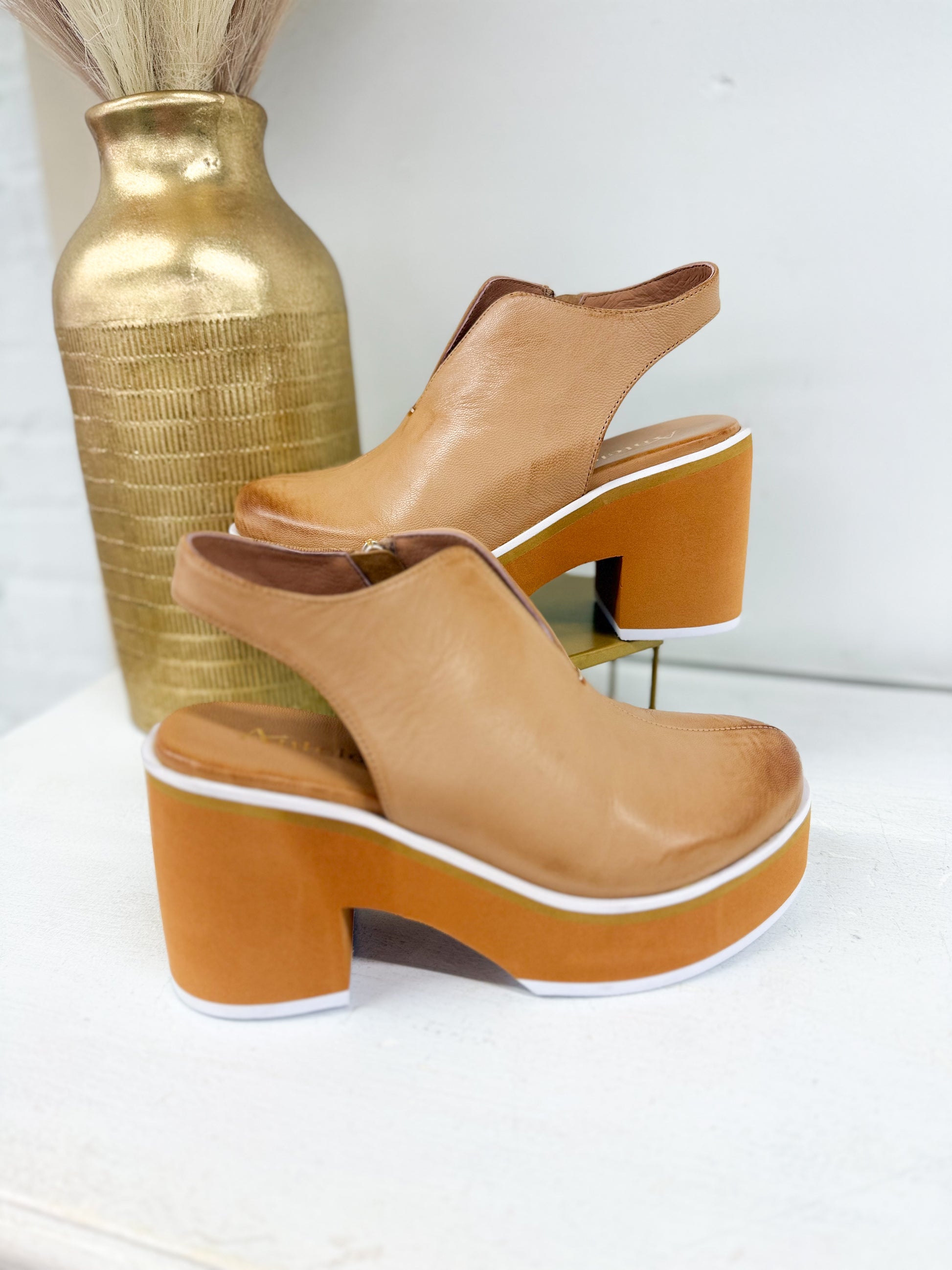 Antelope Indie Leather Block Heel Clog