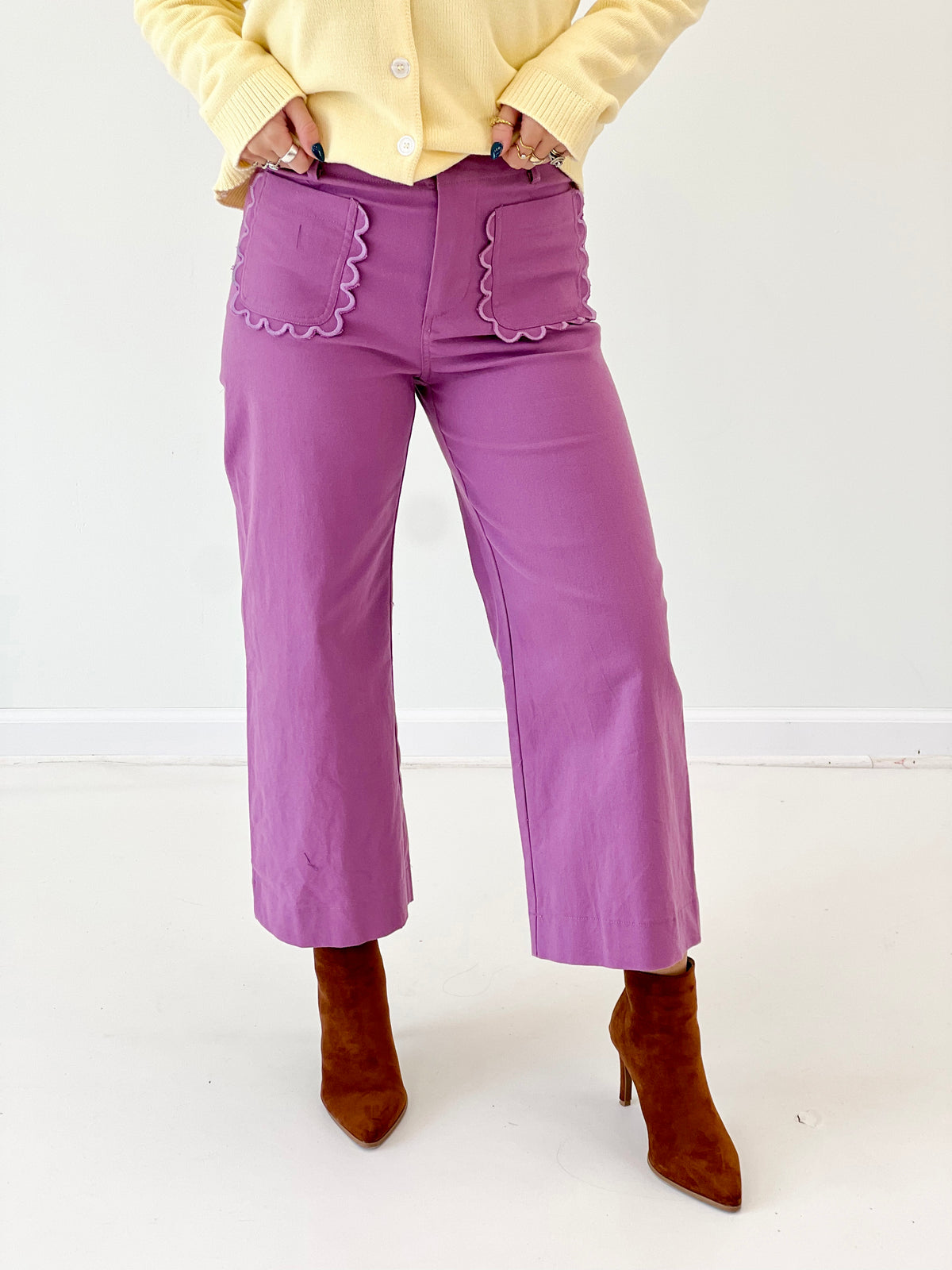 Lilac cropped wide-leg pants with scalloped front pocket detailing