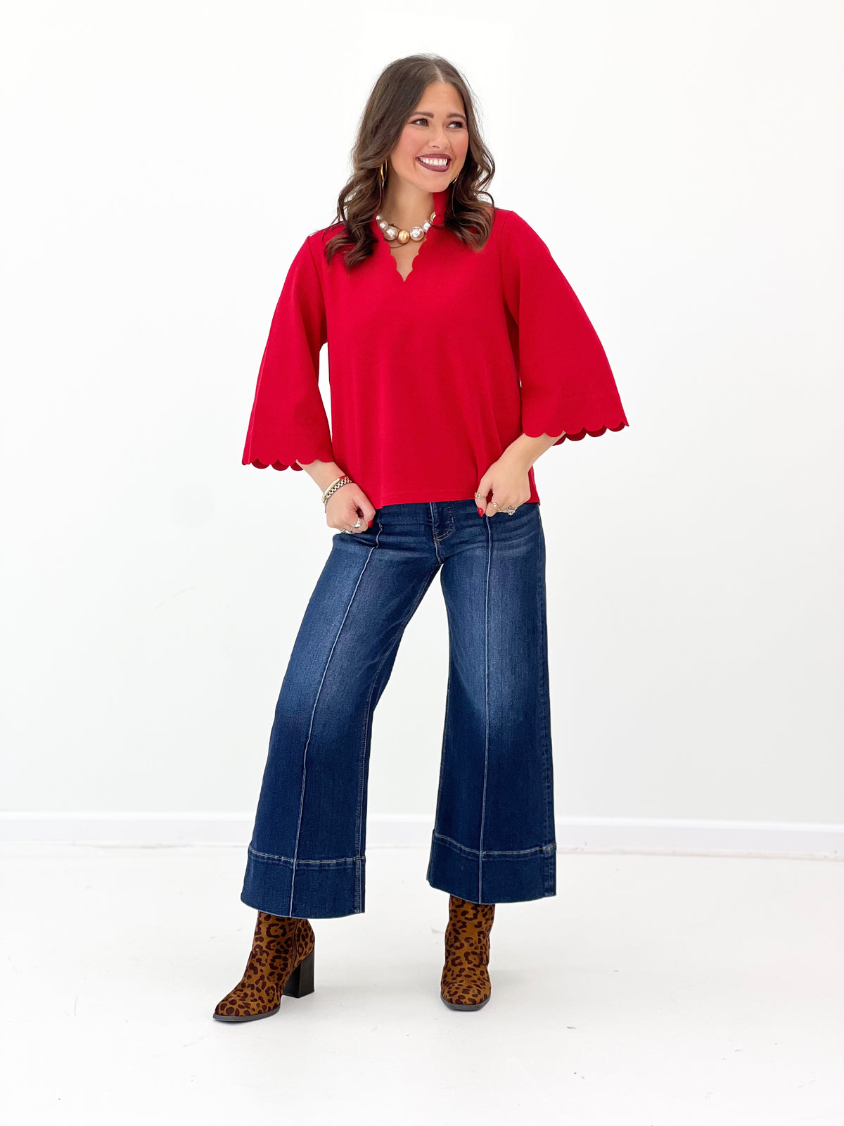 Jodifl Scallop Trim V-Neck 3/4 Sleeve Top