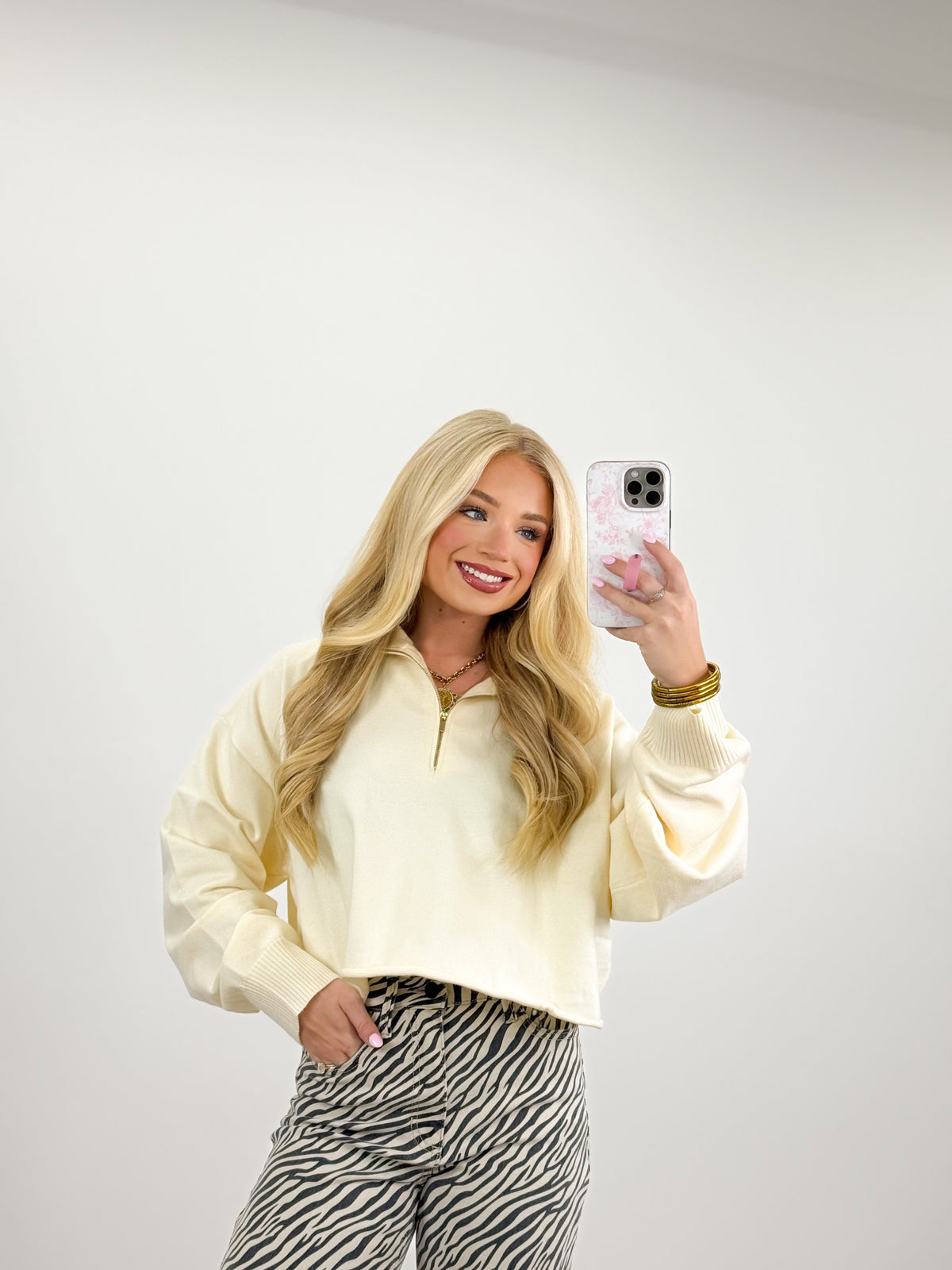Cream cropped half-zip sweater, balloon sleeves and ribbed neckline