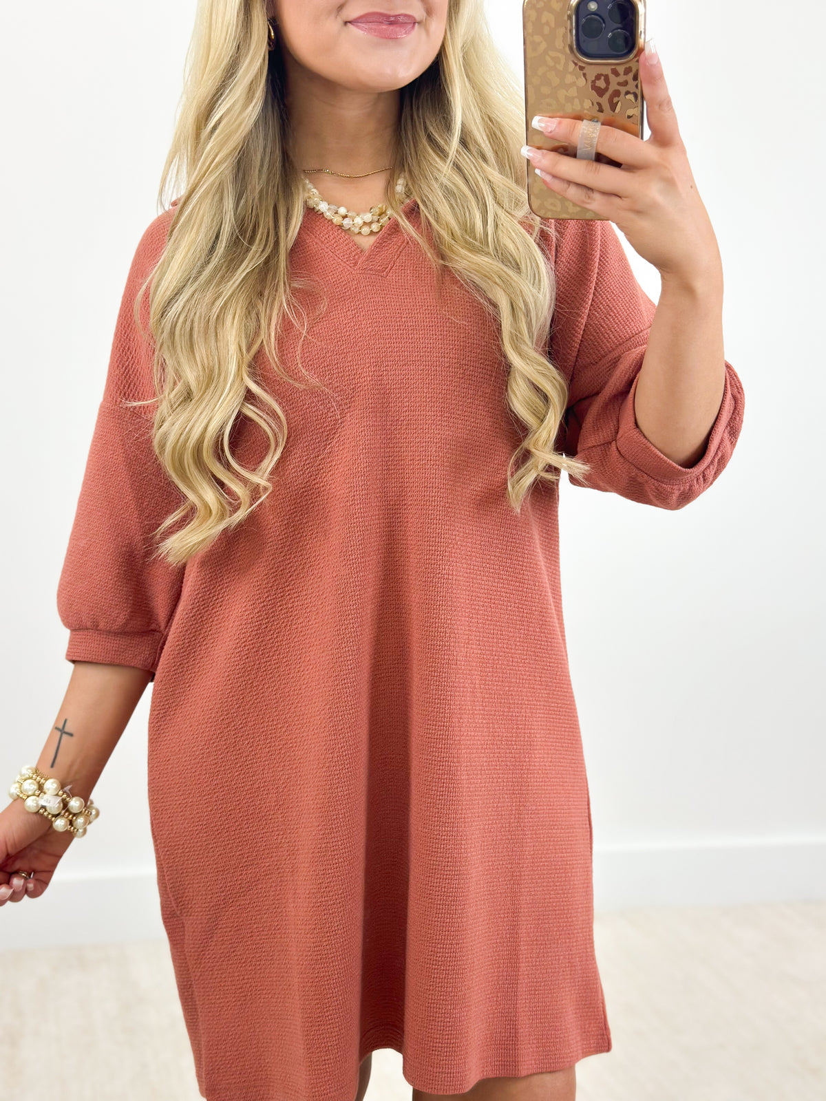 Dusty mauve knit dress with small collar and half sleeves, relaxed fit