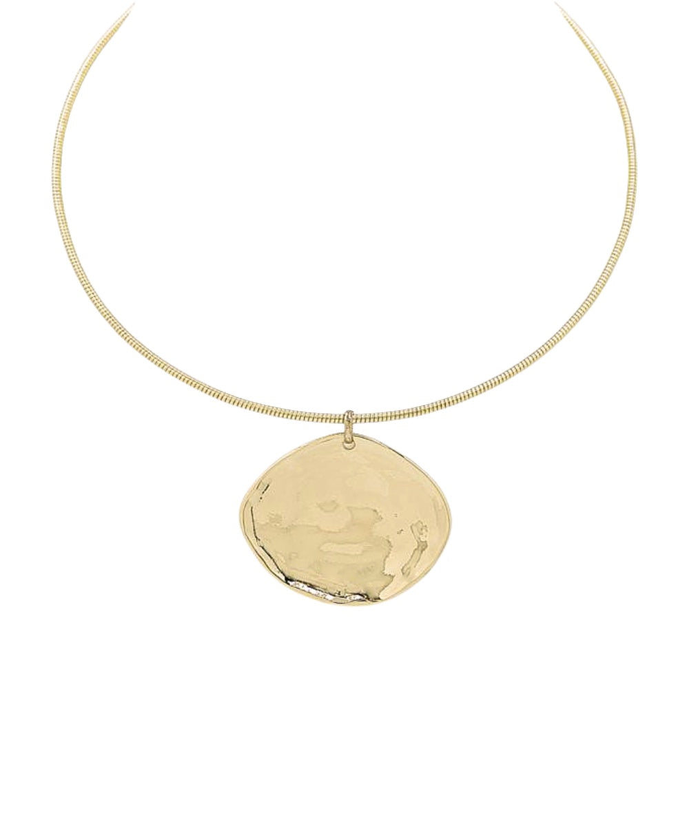 Golden Stella Hammered Geometric Oval Wire Choker in Gold