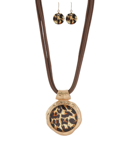 Golden Stella 3 Layered Cord Marble Round Stone Necklace in Leopard