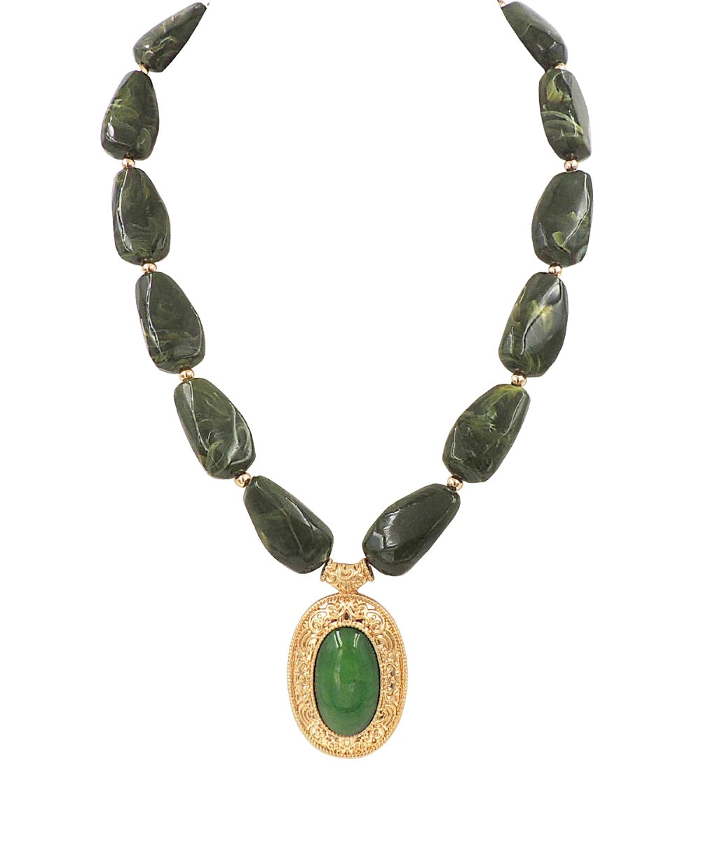 Golden Stella Oval Stone Pendant Marble Nugget Necklace in Green/Olive
