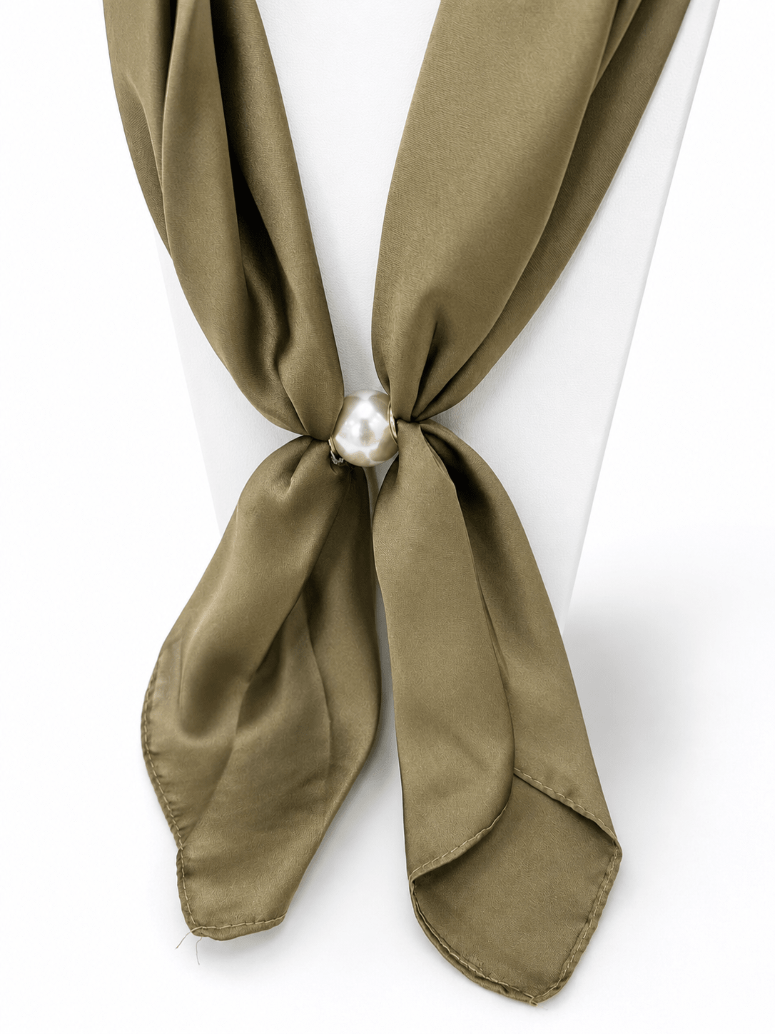 Pearl scarf necklace with metallic accents along the strand