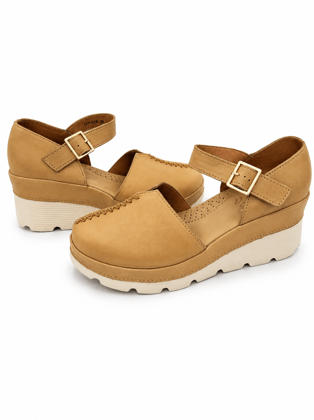 Clog with an ankle strap and a chunky heel