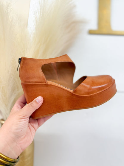 Platform wedge in taupe leather with an open cut out upper