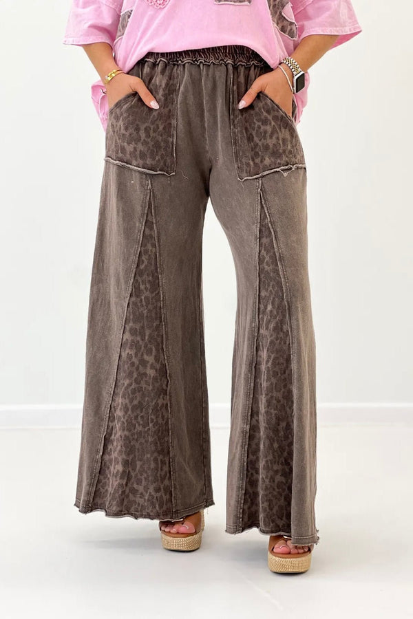Ashed oak pants with leopard print pocket detail