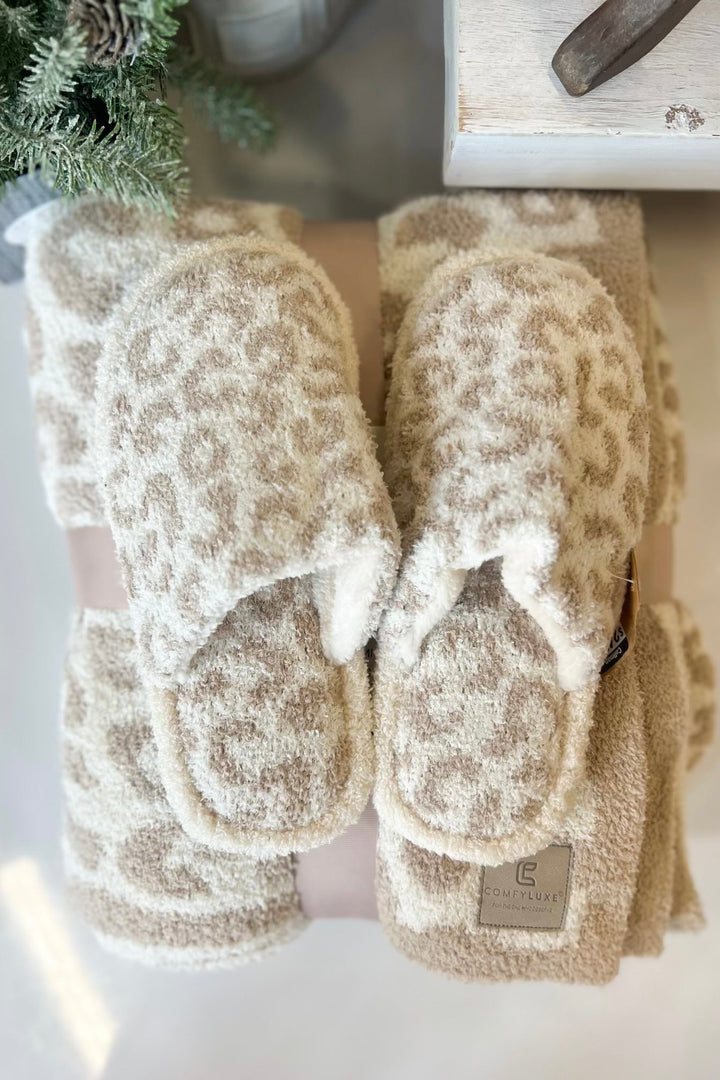 Beige leopard print slipper with a plush lining
