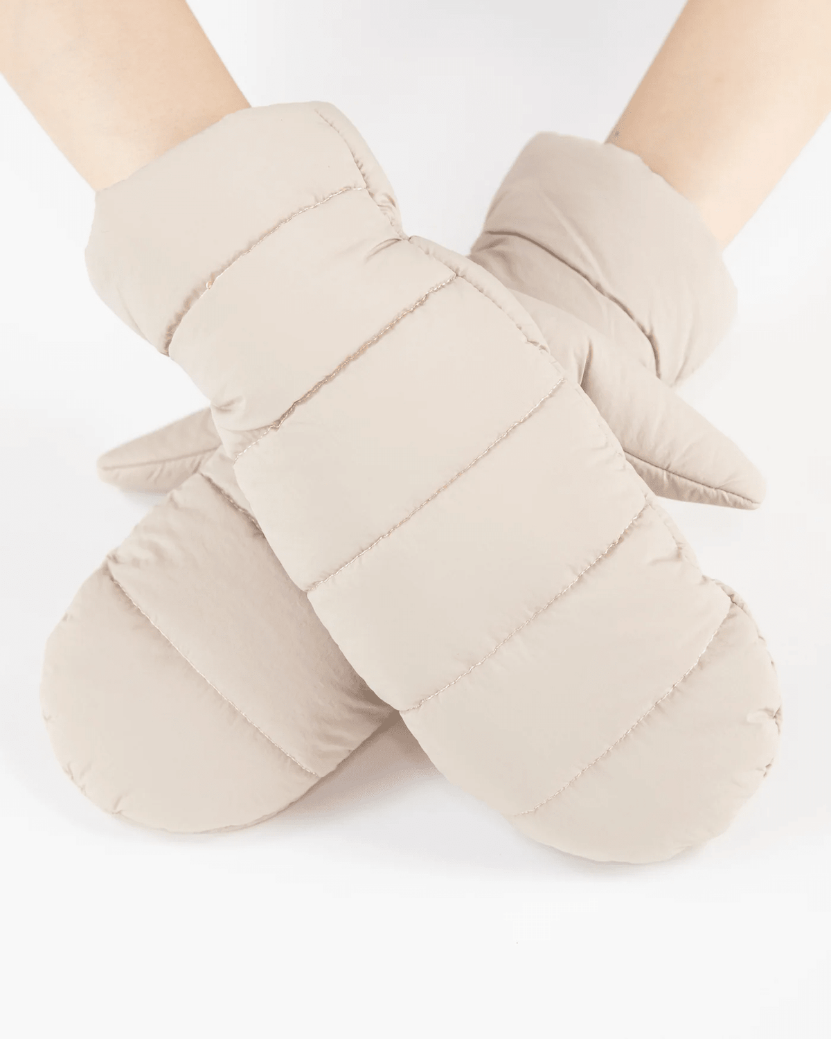 Beige puffer mittens in a solid matte finish