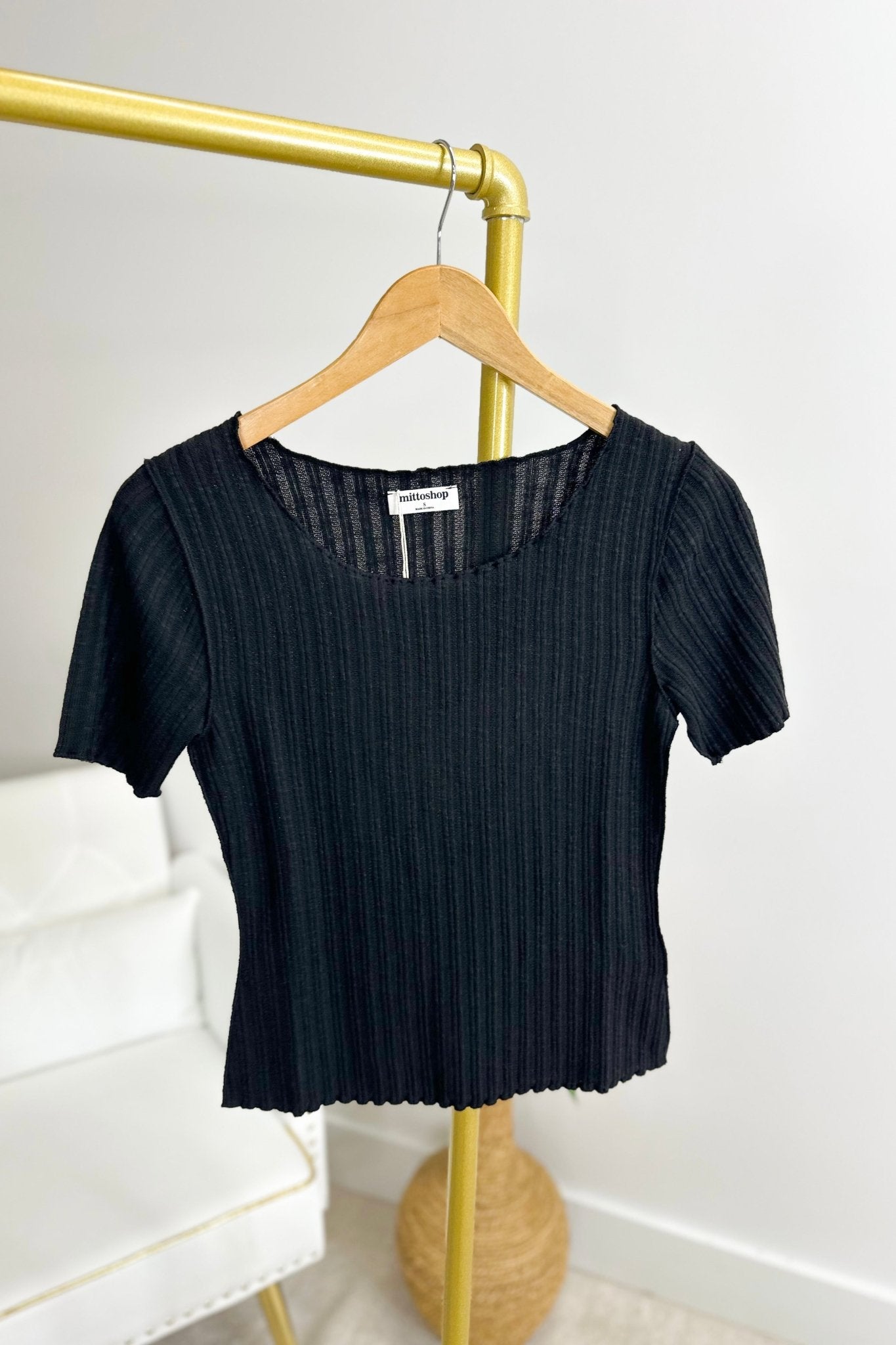 Black Knit Round Neck Short Sleeve Top - Lavish BoutiqueTops