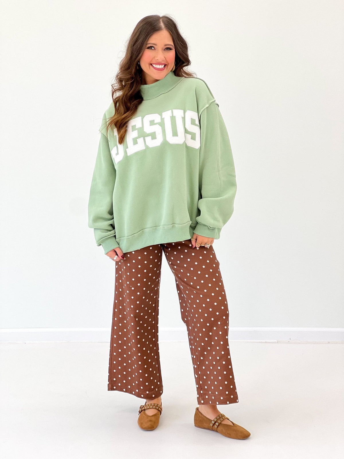 Embroidered sage sweatshirt with ribbed cuffs